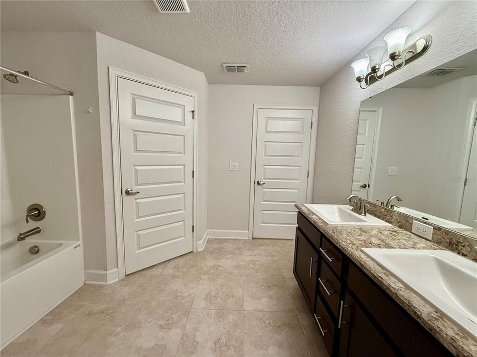 For Rent: $2,500 (4 beds, 3 baths, 2219 Square Feet)