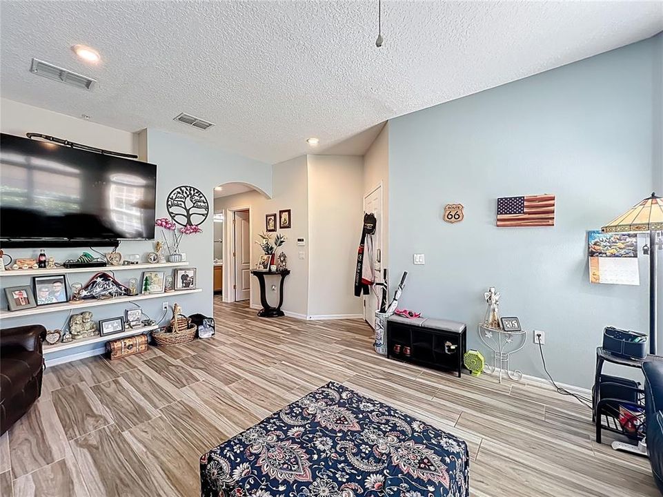 En Venta: $250,000 (2 camas, 2 baños, 1230 Pies cuadrados)