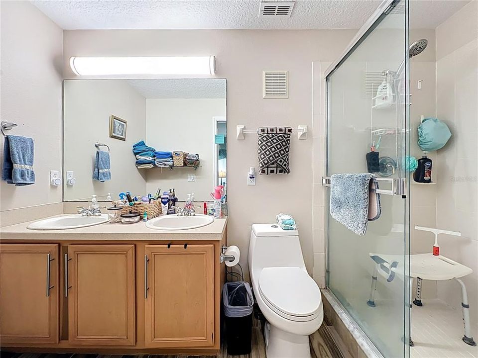 En Venta: $250,000 (2 camas, 2 baños, 1230 Pies cuadrados)