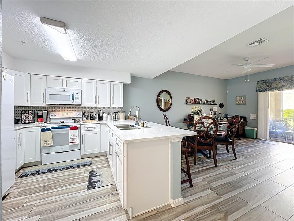 En Venta: $250,000 (2 camas, 2 baños, 1230 Pies cuadrados)