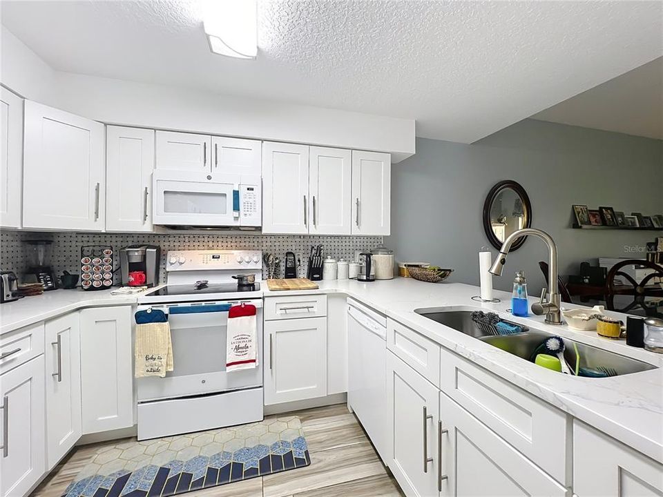 En Venta: $250,000 (2 camas, 2 baños, 1230 Pies cuadrados)