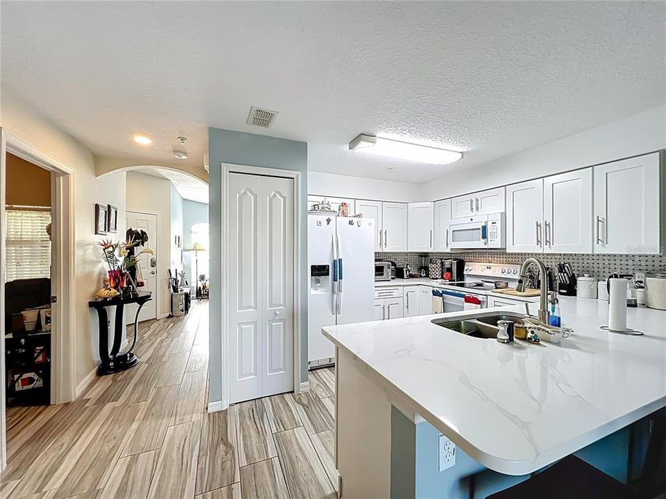 En Venta: $250,000 (2 camas, 2 baños, 1230 Pies cuadrados)