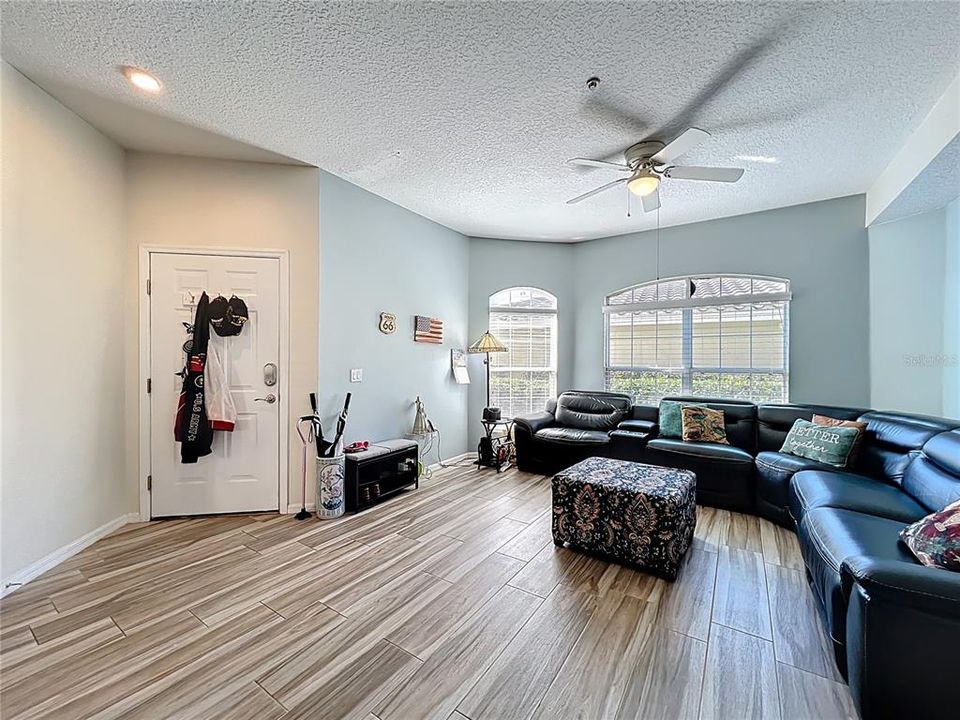 En Venta: $250,000 (2 camas, 2 baños, 1230 Pies cuadrados)