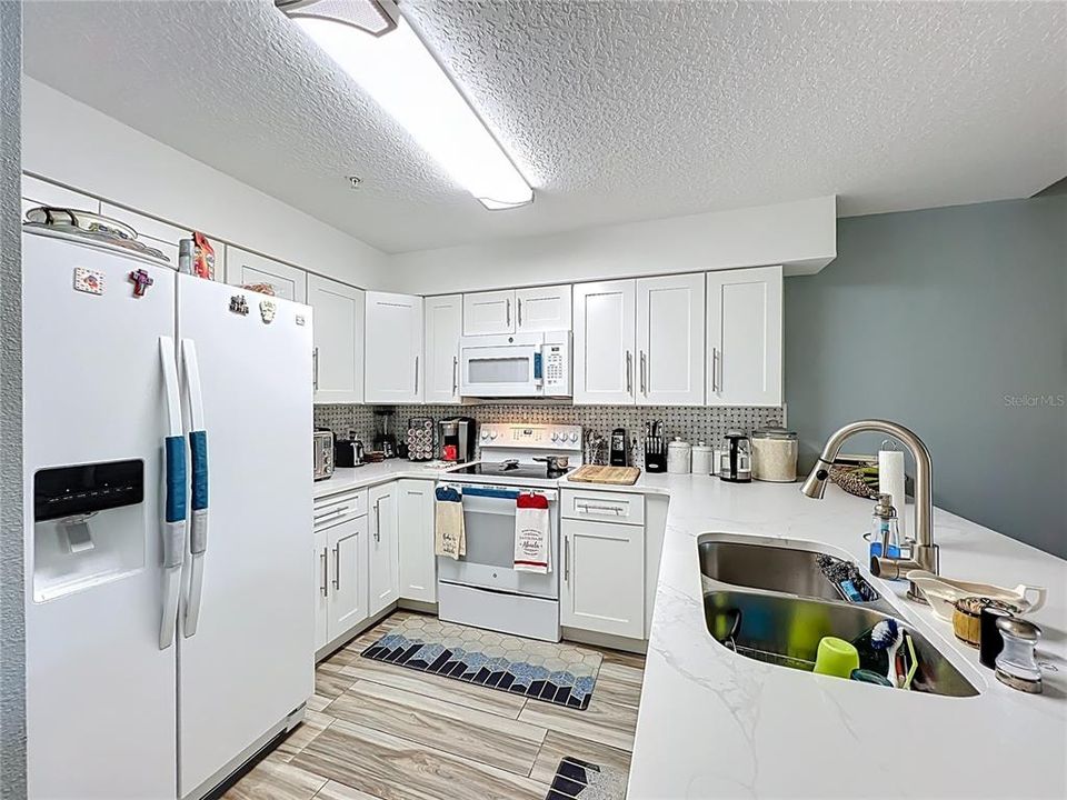 En Venta: $250,000 (2 camas, 2 baños, 1230 Pies cuadrados)