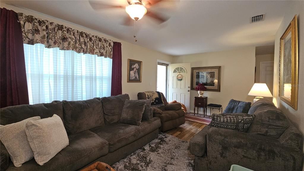 На продажу: $369,900 (3 спален, 3 ванн, 1752 Квадратных фут)