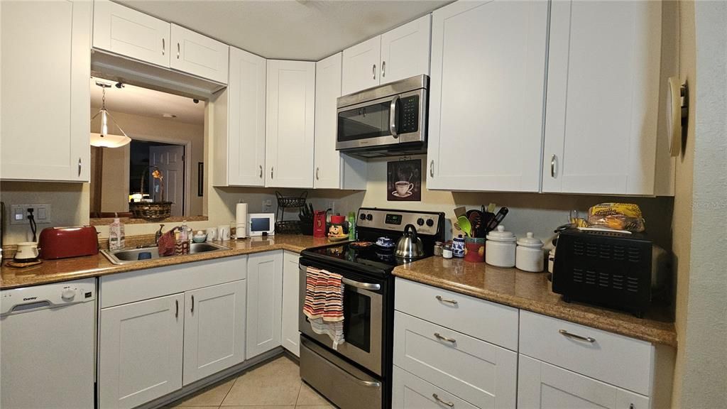 На продажу: $369,900 (3 спален, 3 ванн, 1752 Квадратных фут)