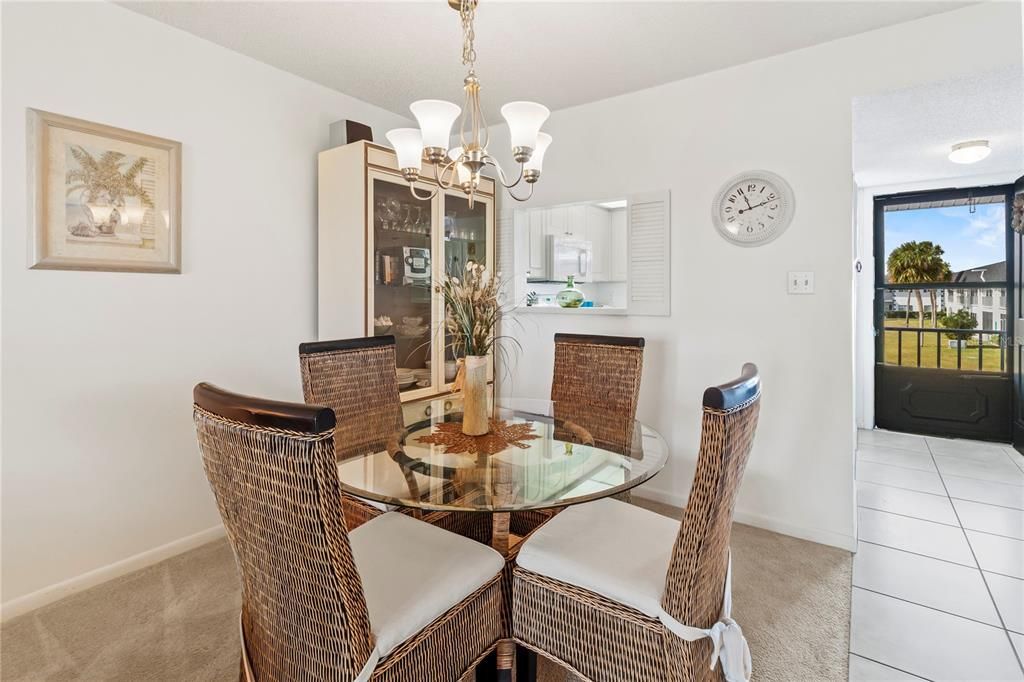 For Sale: $119,900 (2 beds, 1 baths, 951 Square Feet)