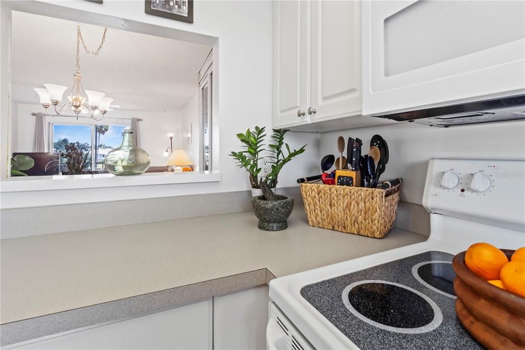 For Sale: $119,900 (2 beds, 1 baths, 951 Square Feet)