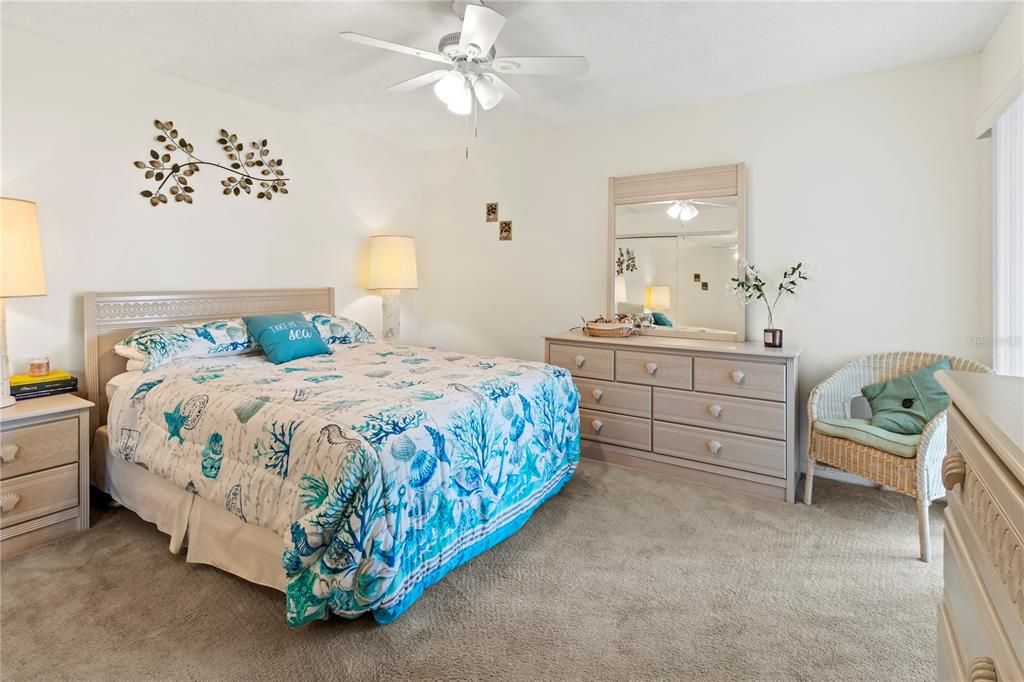 For Sale: $119,900 (2 beds, 1 baths, 951 Square Feet)