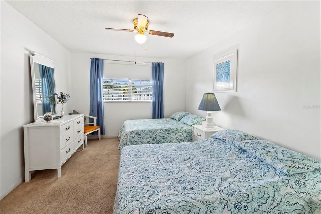 For Sale: $119,900 (2 beds, 1 baths, 951 Square Feet)