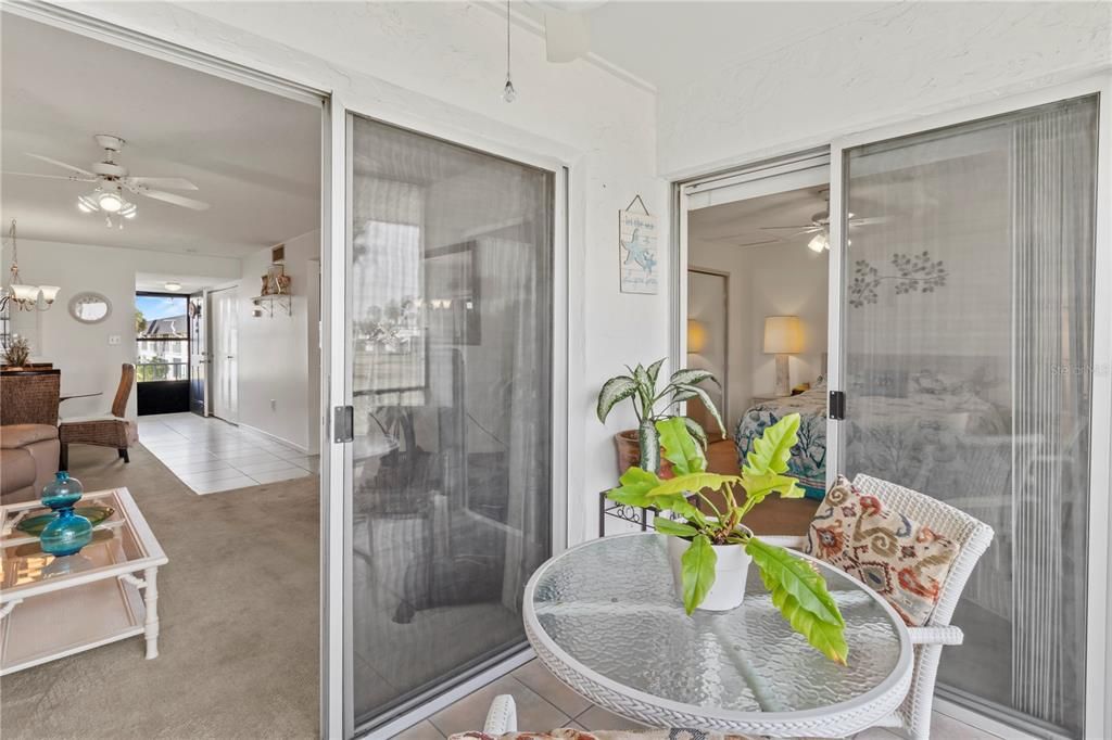 For Sale: $119,900 (2 beds, 1 baths, 951 Square Feet)