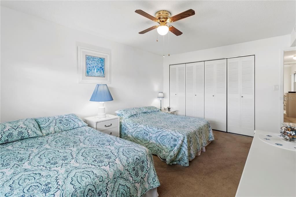 For Sale: $119,900 (2 beds, 1 baths, 951 Square Feet)