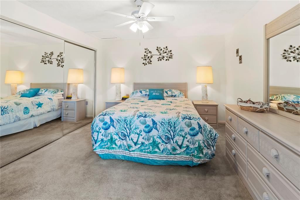 For Sale: $119,900 (2 beds, 1 baths, 951 Square Feet)