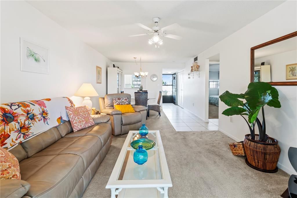 For Sale: $119,900 (2 beds, 1 baths, 951 Square Feet)