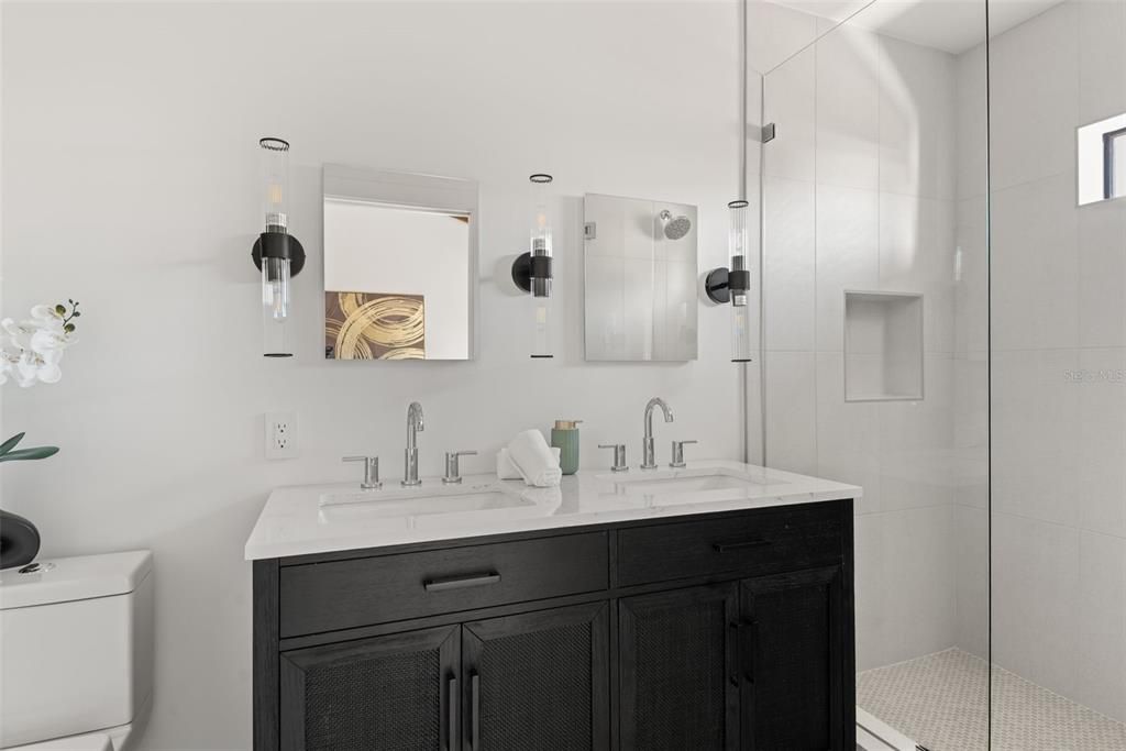 待售: $975,000 (3 贝兹, 3 浴室, 1875 平方英尺)