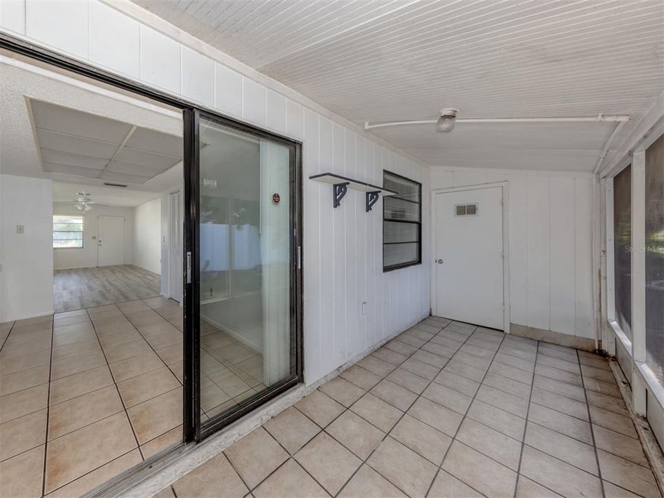 For Rent: $1,750 (2 beds, 1 baths, 900 Square Feet)