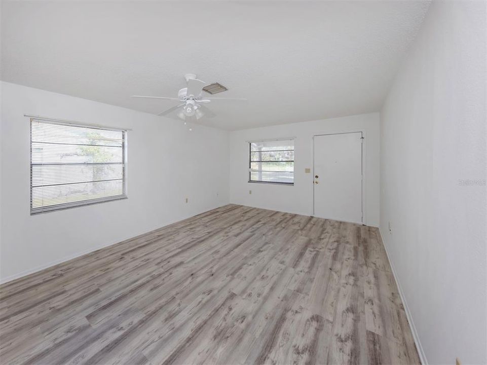 For Rent: $1,750 (2 beds, 1 baths, 900 Square Feet)