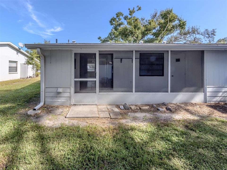 For Rent: $1,750 (2 beds, 1 baths, 900 Square Feet)