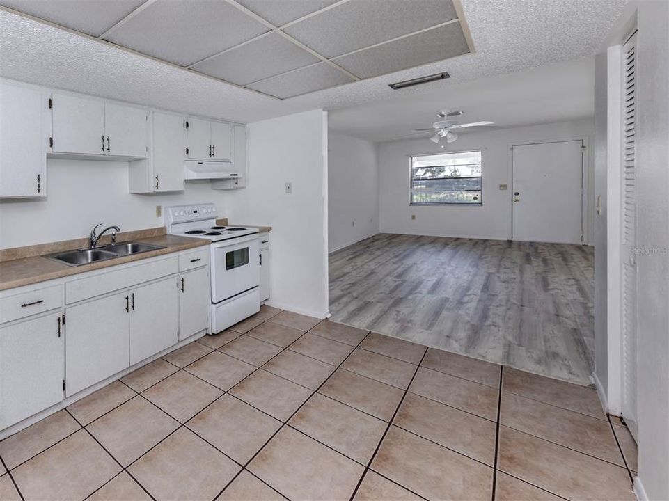 For Rent: $1,750 (2 beds, 1 baths, 900 Square Feet)