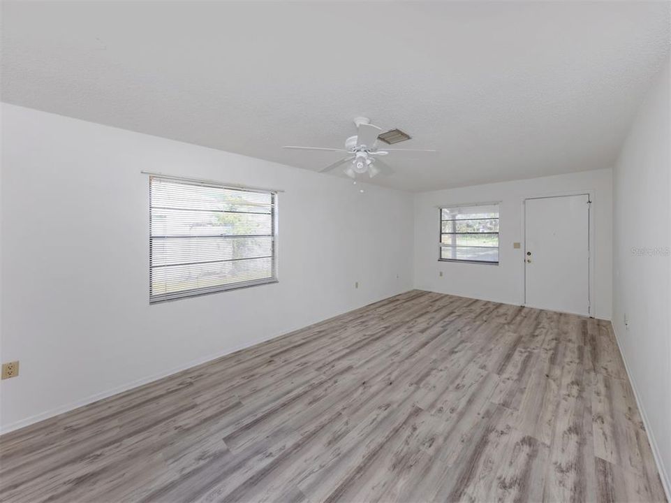 For Rent: $1,750 (2 beds, 1 baths, 900 Square Feet)