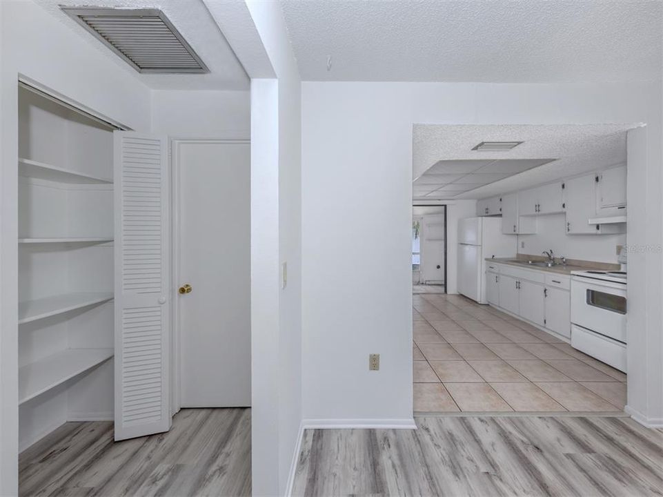 For Rent: $1,750 (2 beds, 1 baths, 900 Square Feet)