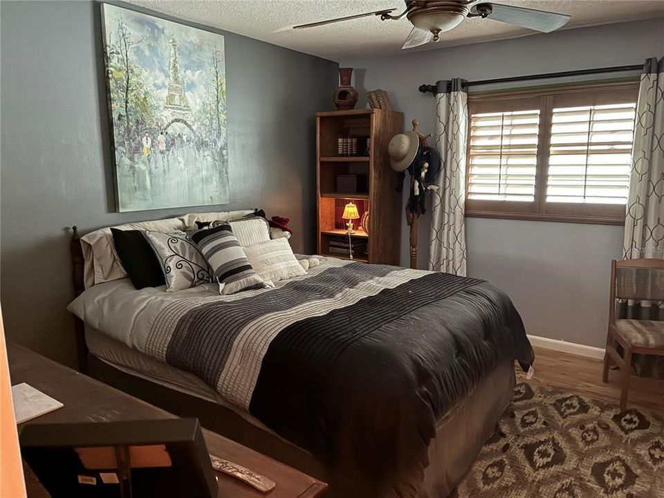 Activo con contrato: $449,900 (4 camas, 3 baños, 1829 Pies cuadrados)