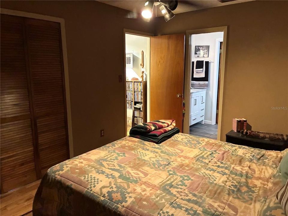 Activo con contrato: $449,900 (4 camas, 3 baños, 1829 Pies cuadrados)