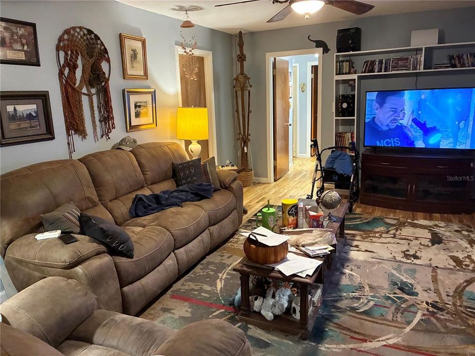 Activo con contrato: $449,900 (4 camas, 3 baños, 1829 Pies cuadrados)