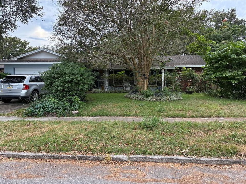 Activo con contrato: $449,900 (4 camas, 3 baños, 1829 Pies cuadrados)