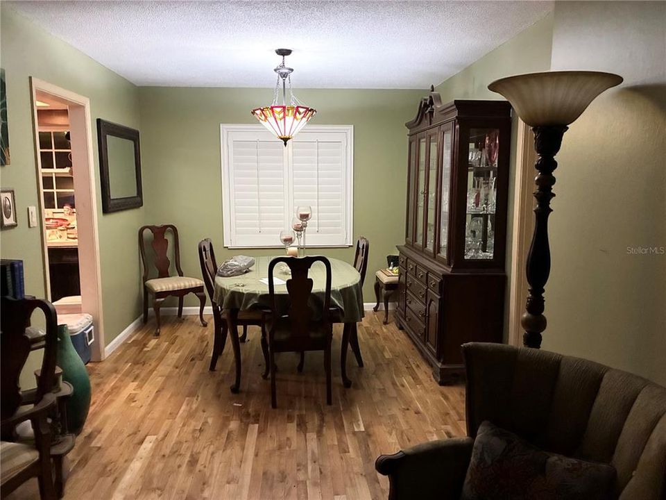 Activo con contrato: $449,900 (4 camas, 3 baños, 1829 Pies cuadrados)