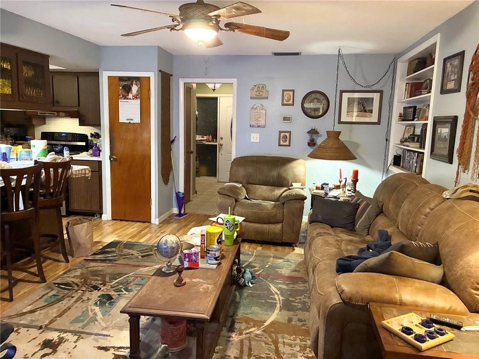 Activo con contrato: $449,900 (4 camas, 3 baños, 1829 Pies cuadrados)