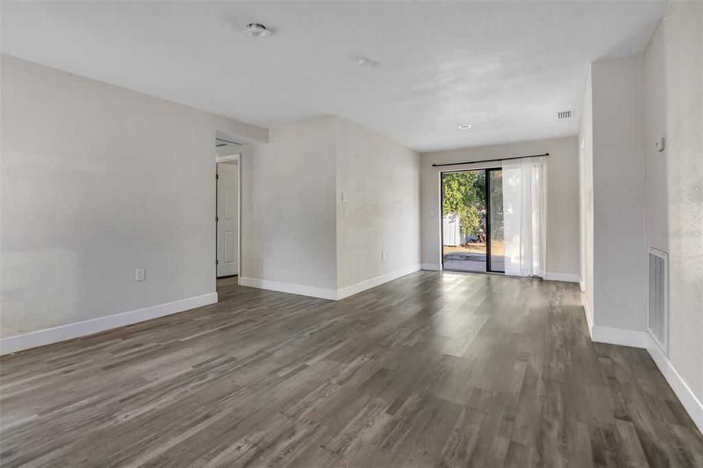 En Venta: $306,500 (3 camas, 2 baños, 1280 Pies cuadrados)