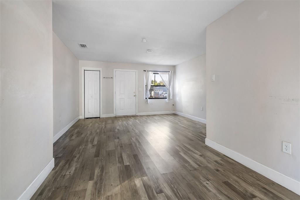 En Venta: $306,500 (3 camas, 2 baños, 1280 Pies cuadrados)