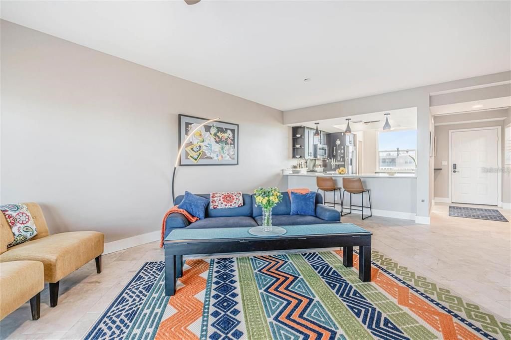 Под контрактом: $289,900 (2 спален, 2 ванн, 1205 Квадратных фут)