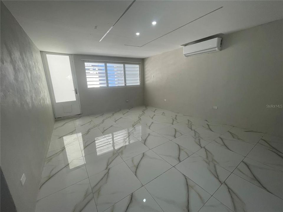 合同活跃: $269,900 (3 贝兹, 2 浴室, 0 平方英尺)