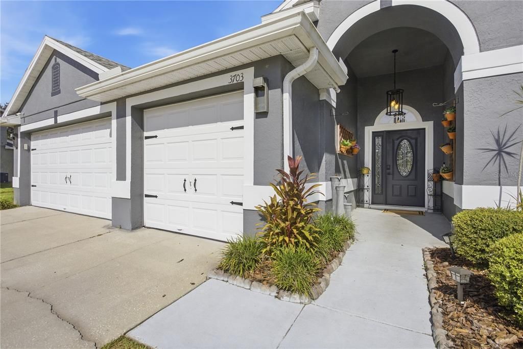 Activo con contrato: $419,900 (4 camas, 3 baños, 2190 Pies cuadrados)