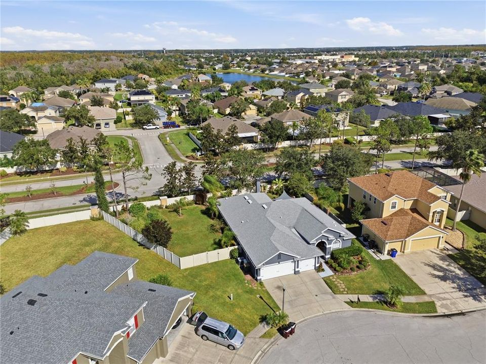 Activo con contrato: $419,900 (4 camas, 3 baños, 2190 Pies cuadrados)