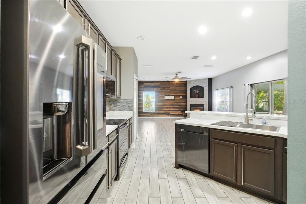 Activo con contrato: $419,900 (4 camas, 3 baños, 2190 Pies cuadrados)