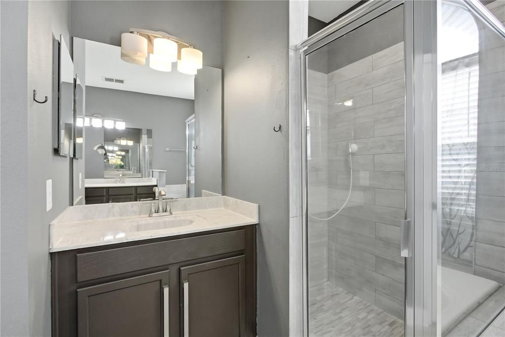 Activo con contrato: $419,900 (4 camas, 3 baños, 2190 Pies cuadrados)