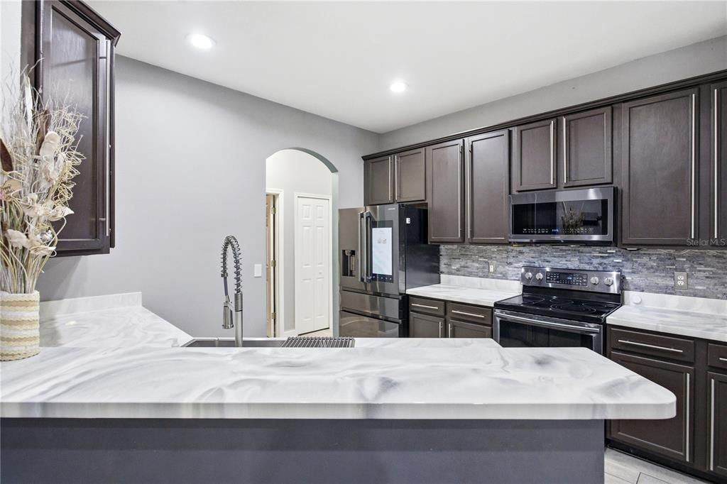 Activo con contrato: $419,900 (4 camas, 3 baños, 2190 Pies cuadrados)