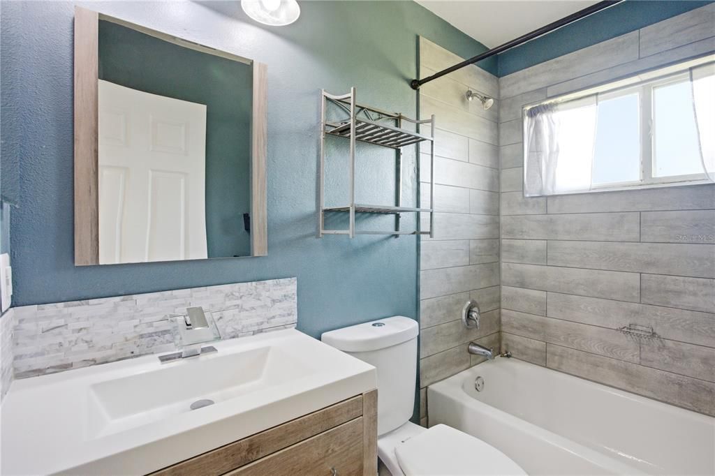 Activo con contrato: $419,900 (4 camas, 3 baños, 2190 Pies cuadrados)