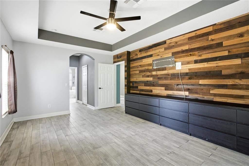 Activo con contrato: $419,900 (4 camas, 3 baños, 2190 Pies cuadrados)