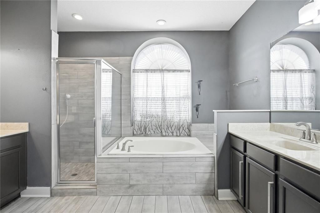 Activo con contrato: $419,900 (4 camas, 3 baños, 2190 Pies cuadrados)