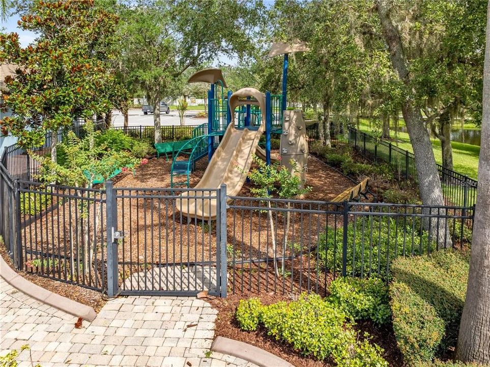 Activo con contrato: $419,900 (4 camas, 3 baños, 2190 Pies cuadrados)