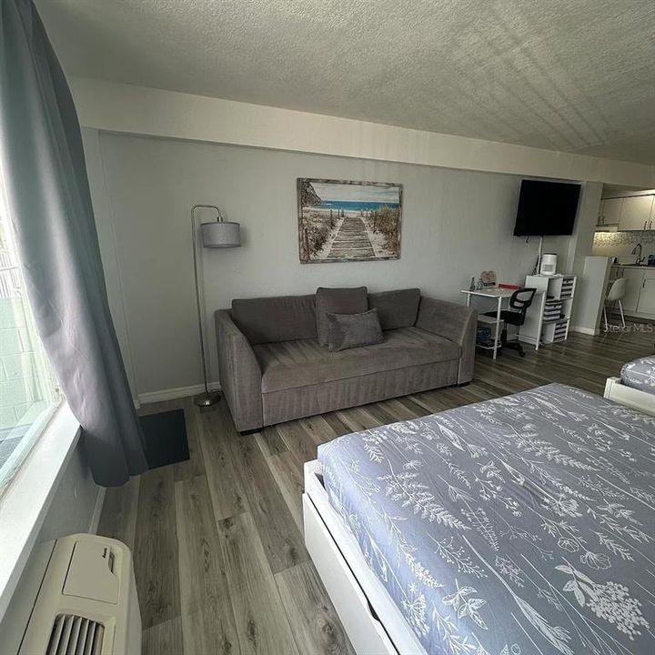 出租: $1,350 (1 贝兹, 1 浴室, 530 平方英尺)