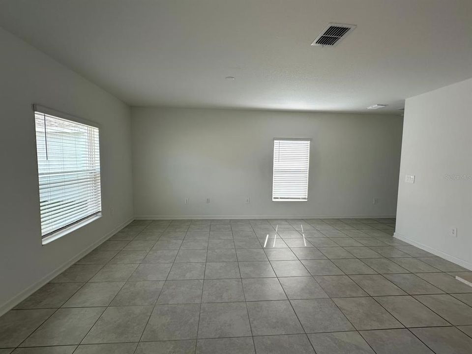 В аренду: $2,000 (4 спален, 2 ванн, 1879 Квадратных фут)