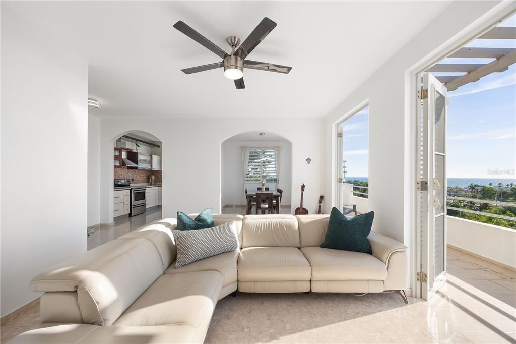 待售: $2,695,000 (4 贝兹, 3 浴室, 3018 平方英尺)