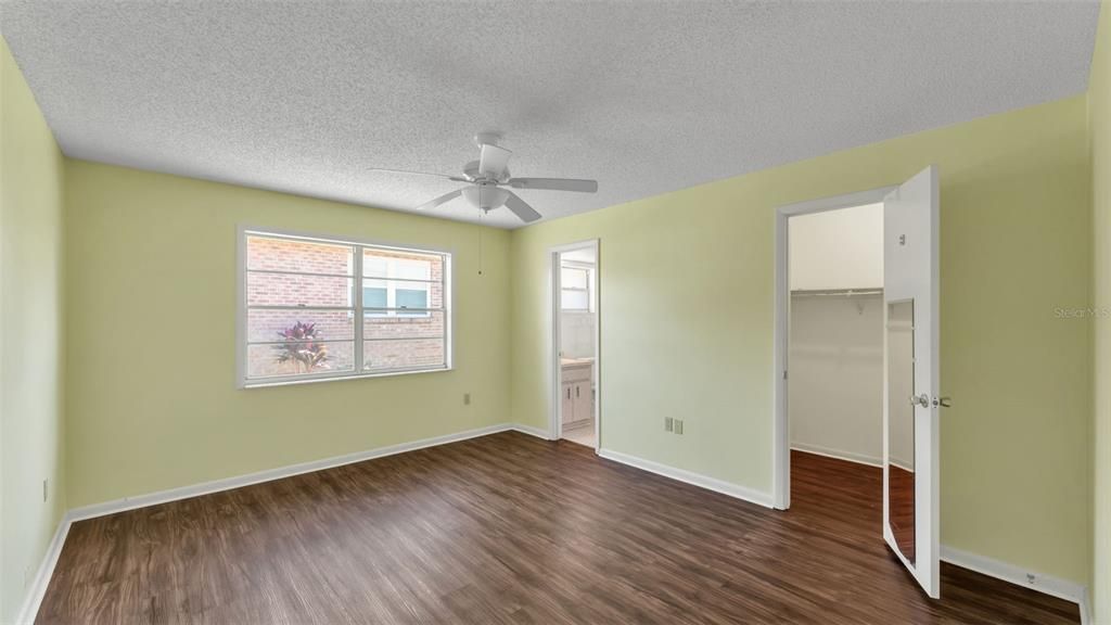 待售: $205,000 (2 贝兹, 2 浴室, 1377 平方英尺)