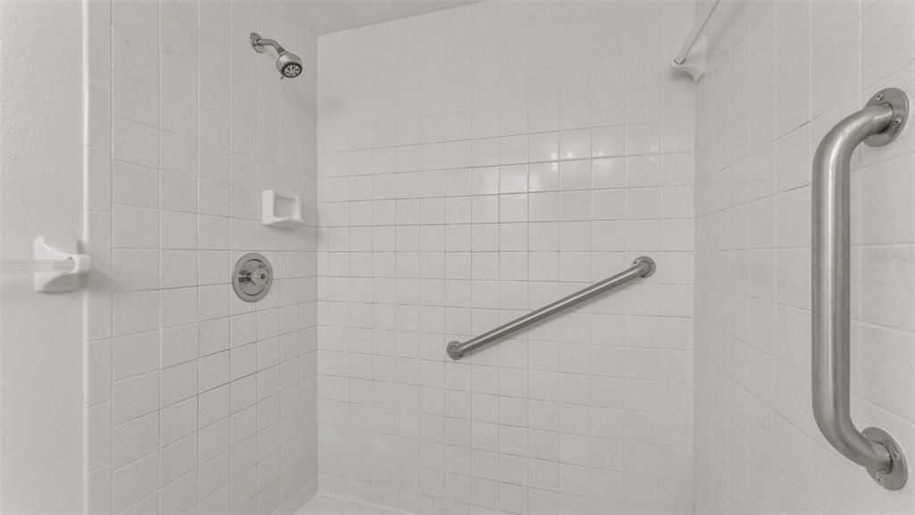 待售: $205,000 (2 贝兹, 2 浴室, 1377 平方英尺)