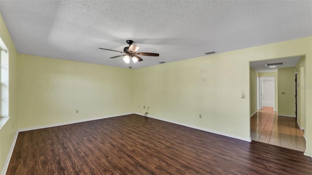 待售: $205,000 (2 贝兹, 2 浴室, 1377 平方英尺)